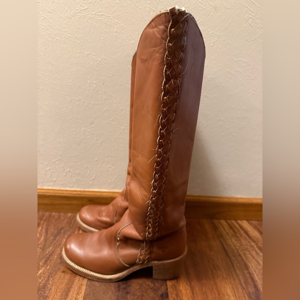 Amazing Vintage Frye Boots with Braided detail SZ 6.5